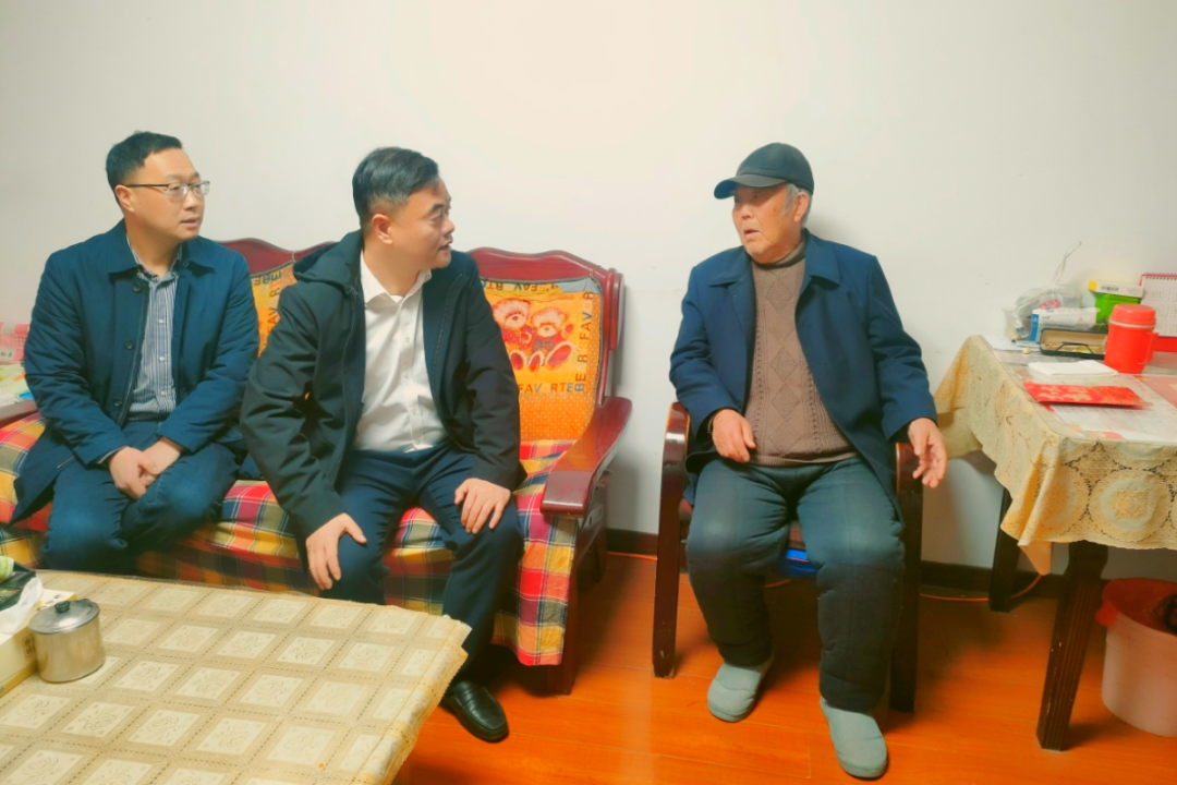 中核二二公司党委走访慰问离退休党员干部