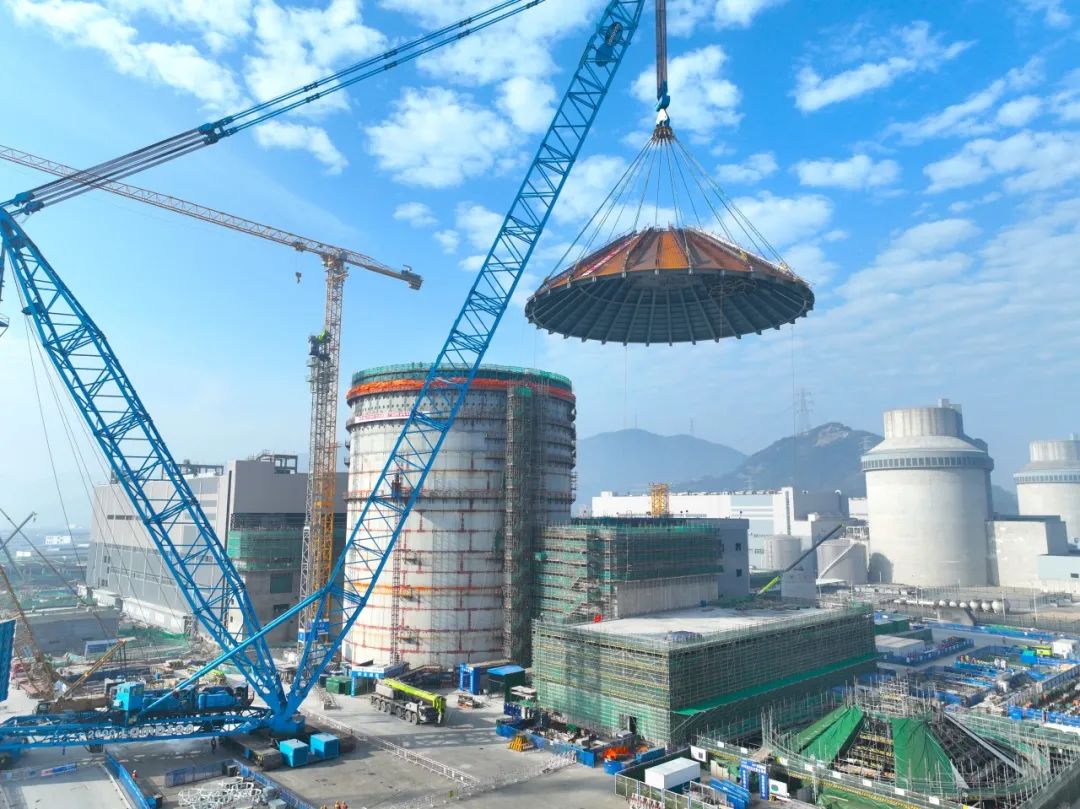 千吨重、毫米级！ 浙江三门核电3号机组钢穹顶吊装成功