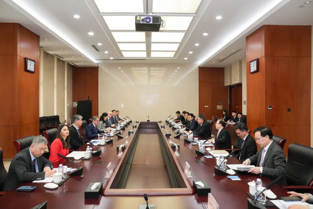 温枢刚会见国际原子能机构总干事格罗西
