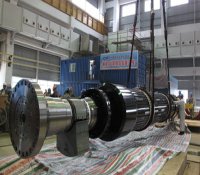 中核五公司秦山二扩4#常规岛汽轮发电机穿转子成功