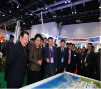 刘延东、万钢等参观科技成就展国家核电展台