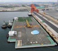用于存放污水的“钢制浮体”到达福岛核电站