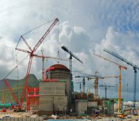 阳江核电3号机组穹顶一次性吊装成功