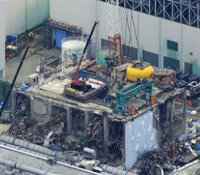 日本福岛核电站核事故后首次取出未使用的核燃料棒