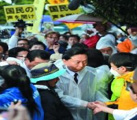 参加反核电示威鸠山叫板野田