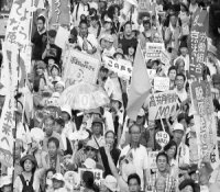 日上万人包围国会抗议核电站重启