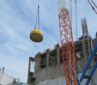 东京电力公司移除福岛4号机组安全壳顶盖