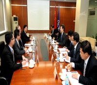 钱智民会见英国IMI集团执行董事Roy Twite一行