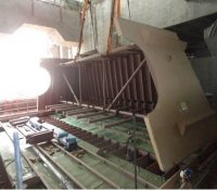 福清2MX凝汽器4#下喉部模块吊装就位