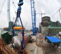 AP1000世界首堆三门1号机组首台蒸汽发生器吊装就位