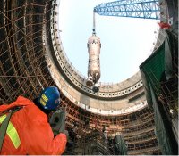 三门核电1号机组两台蒸汽发生器吊装就位