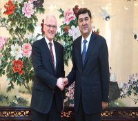 努尔·白克力会见法国电力集团董事长