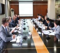 王寿君会见美国泰拉能源公司首席执行官一行