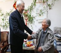 王寿君走访慰问老党员:老一辈核工业人是事业发展宝贵财富