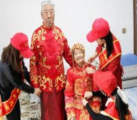 中核二二公司团委开展“重阳节”志愿者服务活动