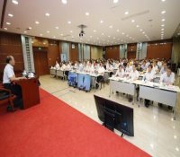 中核集团首场“不忘初心、牢记使命”专题讲座开讲