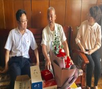 中五核公司纪委书记刘弼华一行走访慰问老党员离休干部