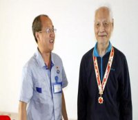 陕柴重工为离休老同志颁发“庆祝中华人民共和国成立70周年”纪念章